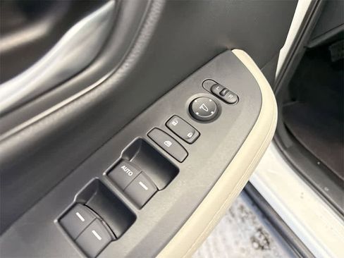 Certified 2025 Honda HR-V LX image 17