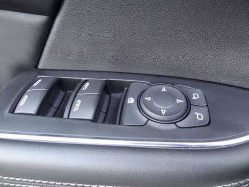 Used 2023 Buick Envision Essence w/ Sport Touring Package FWD image 17