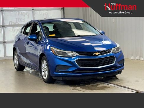 Used 2017 Chevrolet Cruze LT FWD image 1
