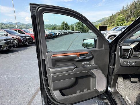Used 2023 GMC Sierra 1500 Denali w/ Denali Reserve Package AWD/4WD image 9