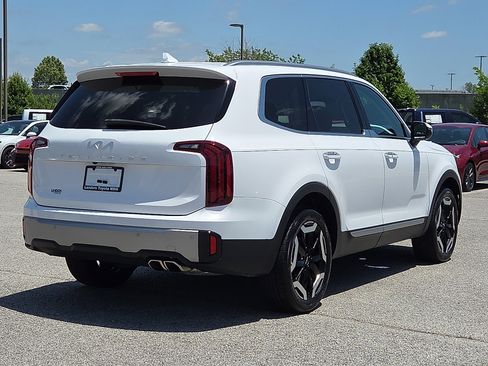 Used 2024 Kia Telluride S FWD image 5