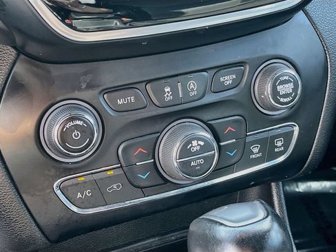 Used 2021 Jeep Cherokee High Altitude AWD/4WD image 16