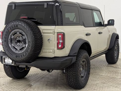 New 2025 Ford Bronco Badlands image 9