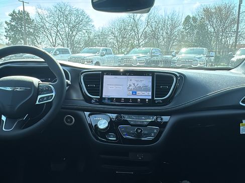 New 2026 Chrysler Pacifica Select image 22