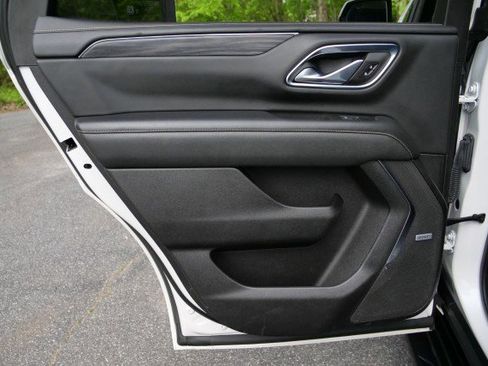 Used 2022 GMC Yukon SLT w/ SLT Premium Package image 28