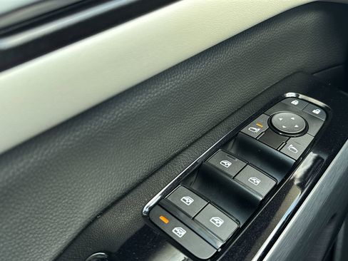 Used 2024 Nissan Pathfinder SL image 12