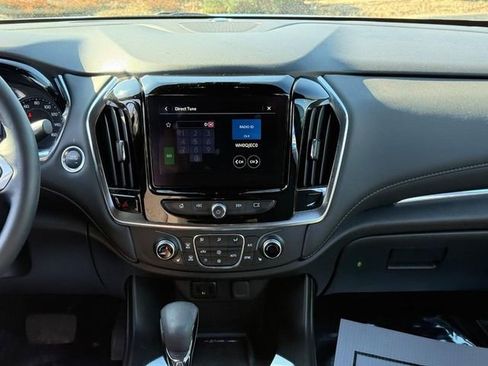 Used 2023 Chevrolet Traverse LT image 14