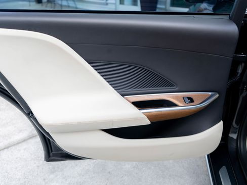 Used 2022 Lucid Air Grand Touring image 31