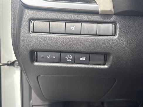 Used 2023 Nissan Rogue SV w/ SV Premium B Package FWD image 11