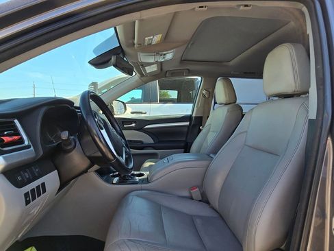 Used 2018 Toyota Highlander XLE image 6