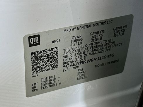 Used 2024 Buick Enclave Essence image 12