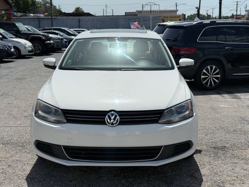 Used 2013 Volkswagen Jetta SE FWD image 3