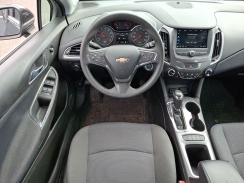 Used 2019 Chevrolet Cruze LT w/ Convenience Package FWD image 10
