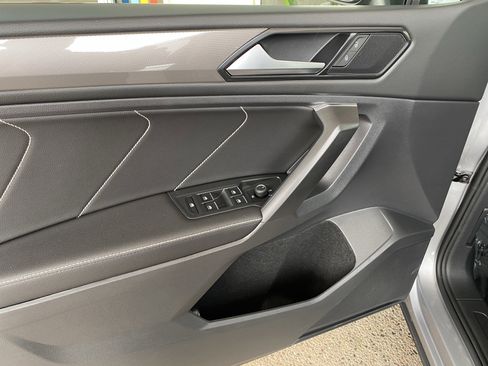 Certified 2023 Volkswagen Tiguan SE w/ Panoramic Sunroof Package FWD image 12