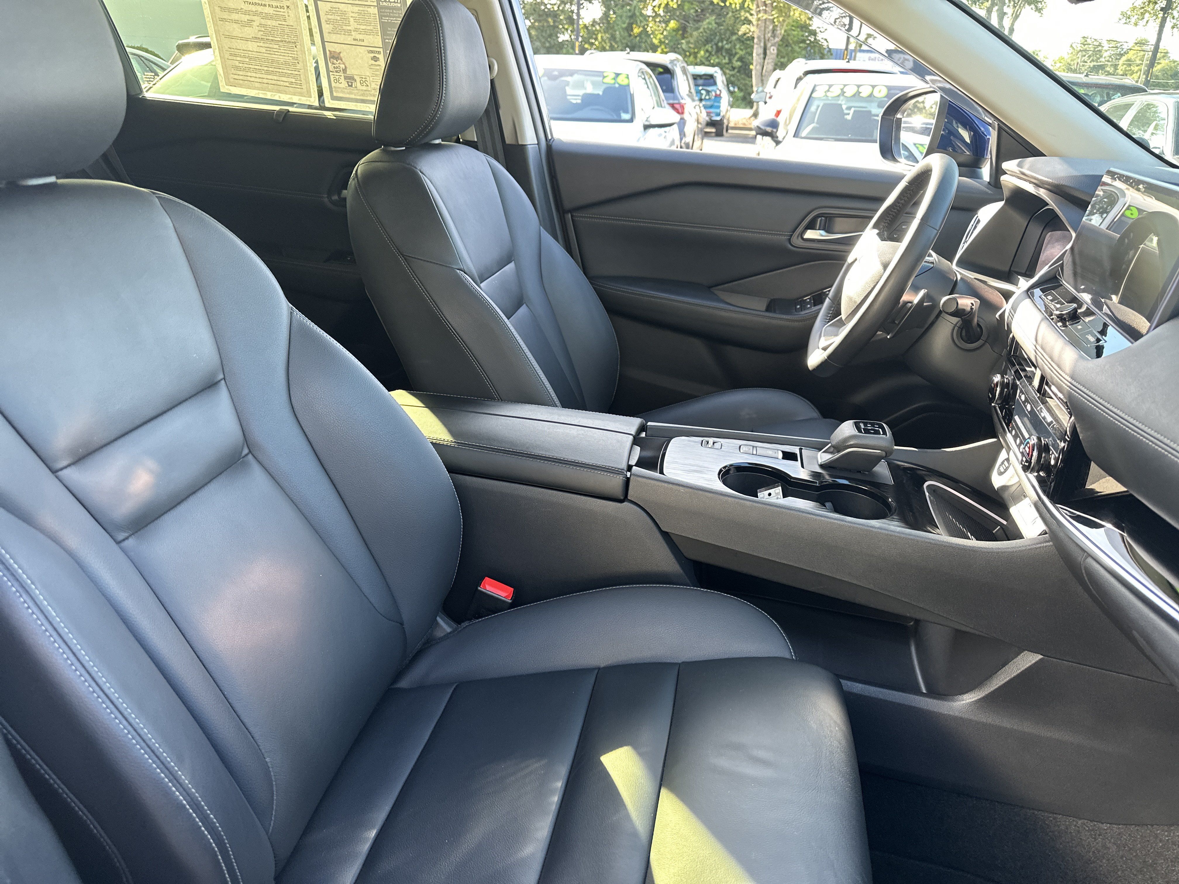 Used 2025 Nissan Rogue SL w/ SL Premium Package FWD image 13