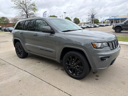 Used 2020 Jeep Grand Cherokee Altitude image 7