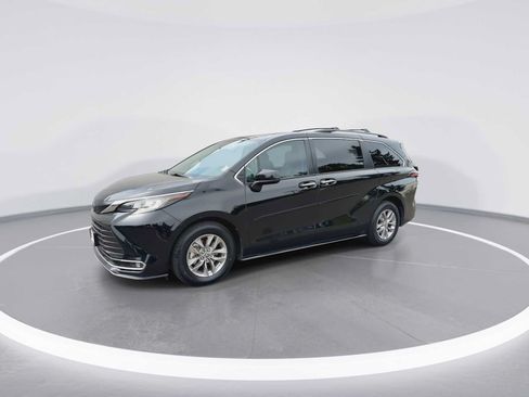 Certified 2022 Toyota Sienna XLE FWD image 4