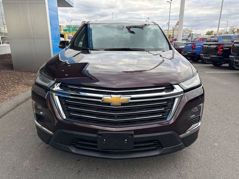 Used 2023 Chevrolet Traverse LT w/ Rear Camera Mirror Package image 3