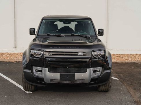 Used 2024 Land Rover Defender 110 SE image 11