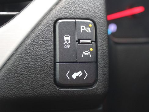 Used 2018 GMC Yukon SLT w/ Premium Edition image 21