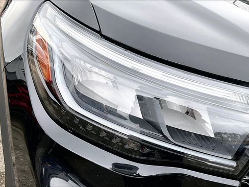 Used 2025 Ford Explorer ST-Line w/ Premium Package image 26