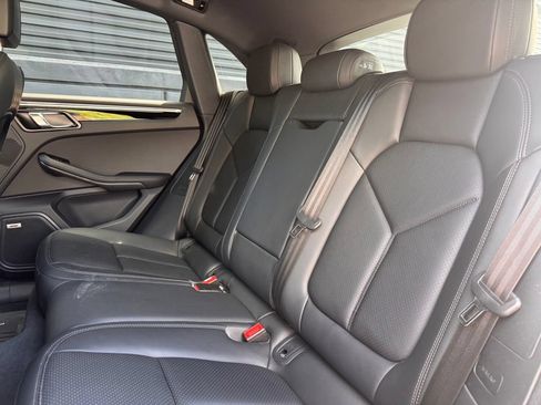 Certified 2023 Porsche Macan S AWD/4WD image 18