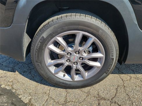 Used 2024 GMC Terrain SLT AWD/4WD image 5