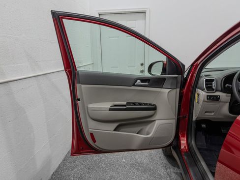 Used 2018 Kia Sportage LX w/ LX Technology Package AWD/4WD image 9