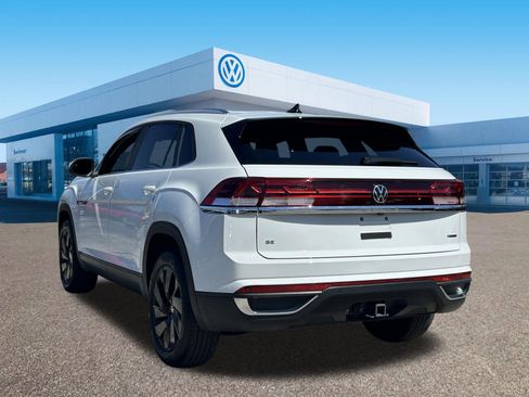 Used 2024 Volkswagen Atlas Cross Sport SE w/ Black Wheel Package image 5