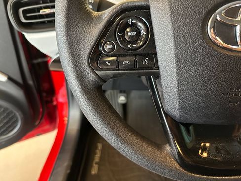 Used 2019 Toyota Prius LE FWD image 11