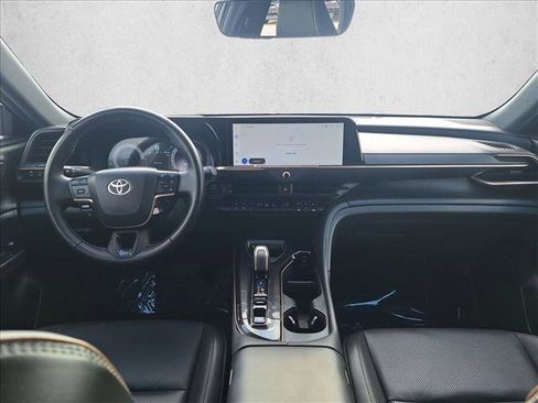 Used 2025 Toyota Crown Signia XLE image 17