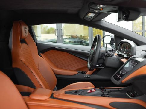 Used 2026 Lamborghini Revuelto AWD/4WD image 28