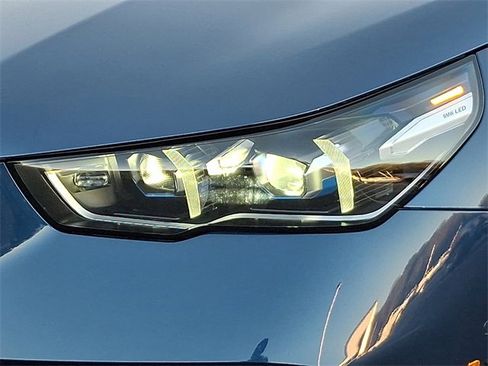 Used 2025 BMW 530i xDrive w/ Premium Package image 9