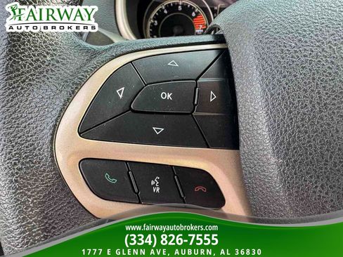 Used 2017 Jeep Cherokee Sport FWD image 18