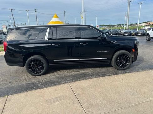 Used 2023 GMC Yukon XL Denali AWD/4WD image 12