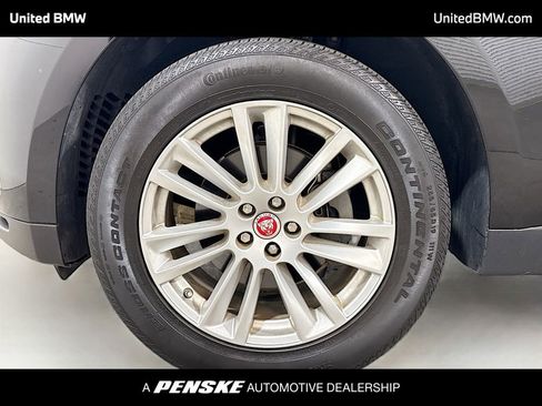 Used 2018 Jaguar F-PACE Prestige image 2