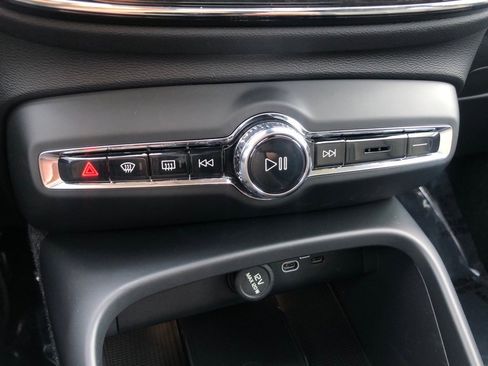 New 2026 Volvo XC40 B5 Ultra w/ Protection Package Premier image 28