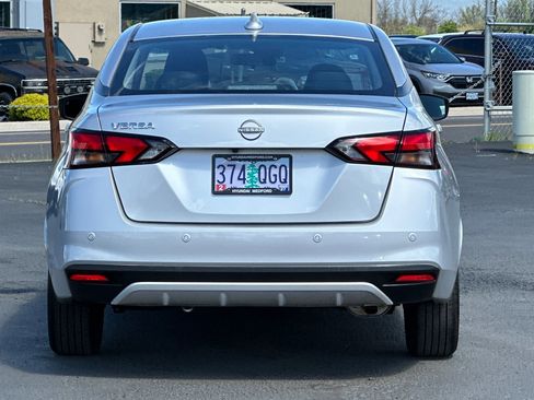 Used 2025 Nissan Versa SV FWD image 5