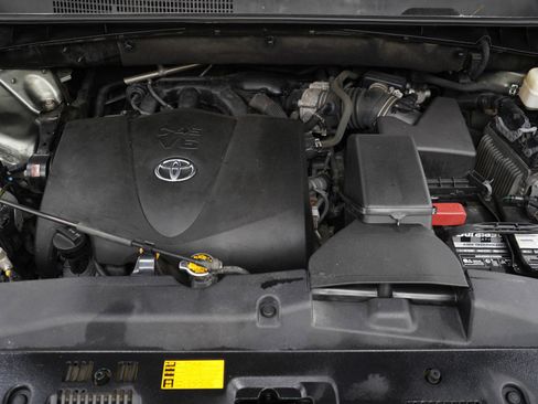 Used 2017 Toyota Highlander Plus image 32