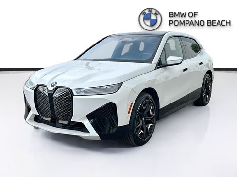 Used 2024 BMW iX xDrive50 w/ Premium Package AWD/4WD image 3