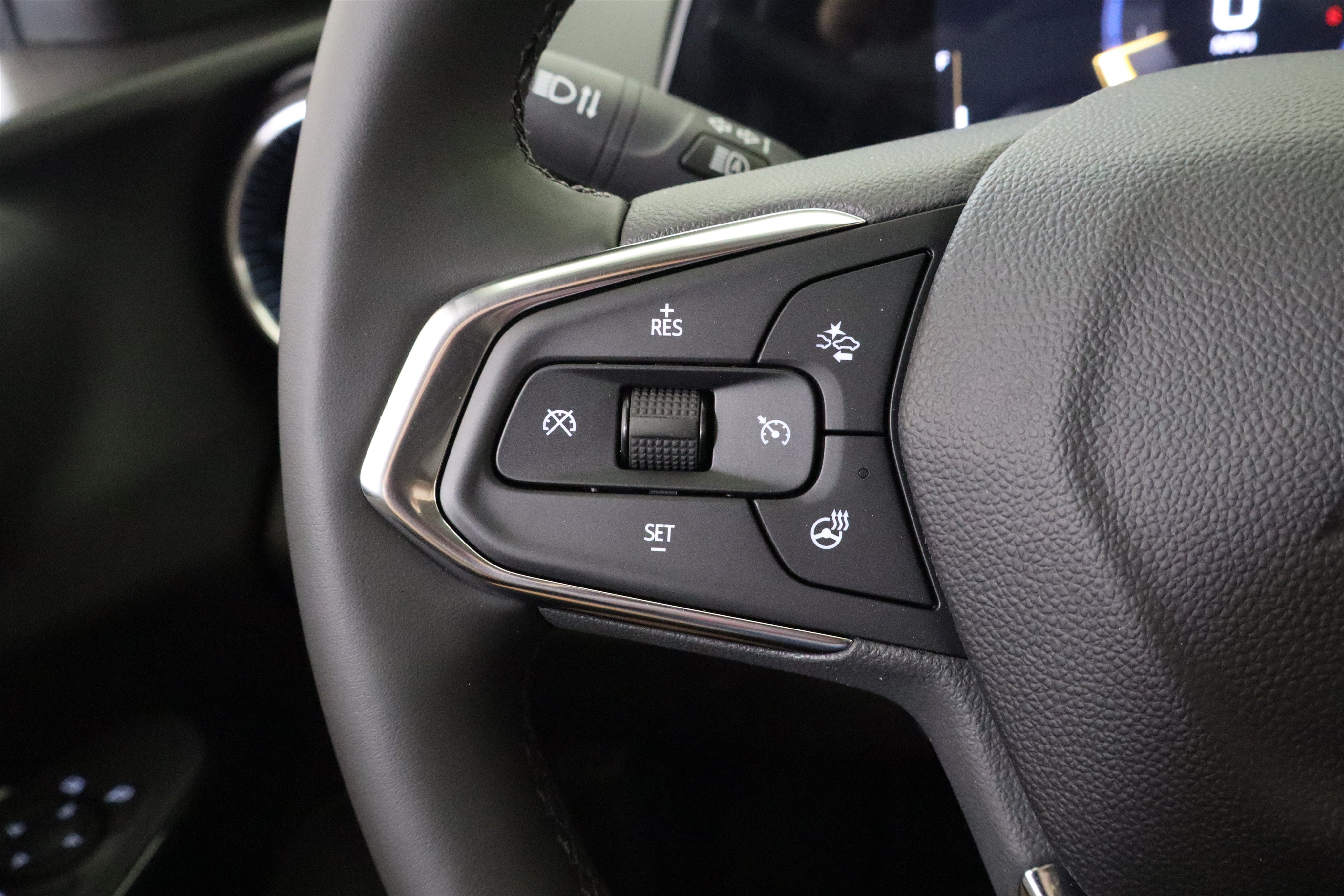 New 2026 Chevrolet Trax LT w/ Midnight Edition FWD image 30