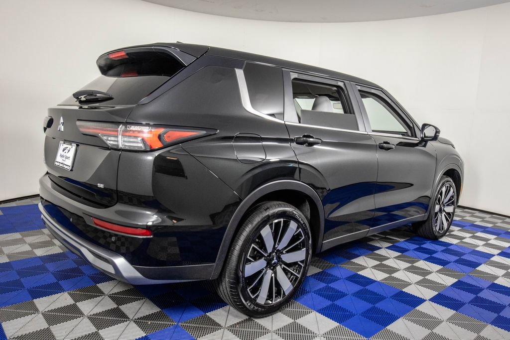 Used 2025 Mitsubishi Outlander SE FWD image 6