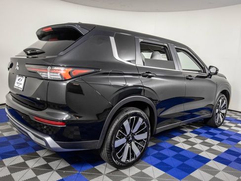 Used 2025 Mitsubishi Outlander SE FWD image 6