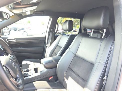 Used 2020 Jeep Grand Cherokee Laredo RWD image 5