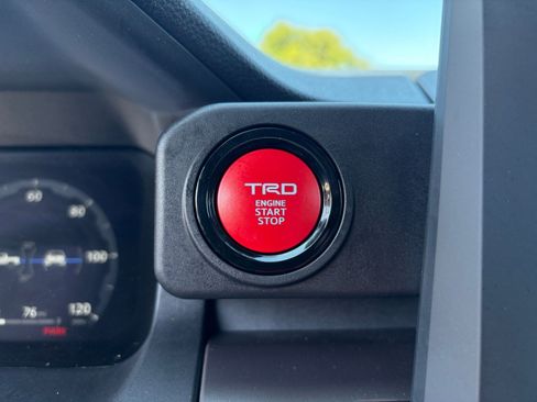 Used 2025 Toyota Tacoma TRD Sport AWD/4WD image 20