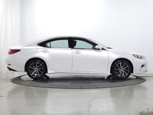 Used 2017 Lexus ES 350 w/ Luxury Package FWD image 10