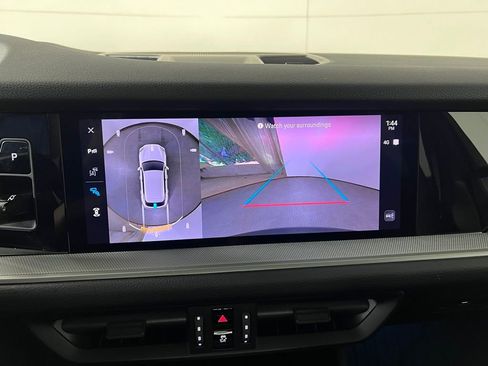Certified 2024 Porsche Cayenne AWD/4WD image 33