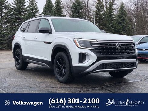 New 2026 Volkswagen Atlas Peak Edition AWD/4WD image 1