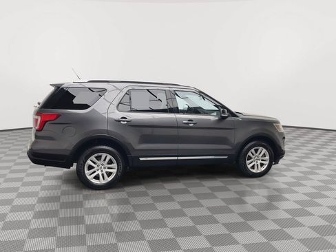 Used 2018 Ford Explorer XLT w/ Equipment Group 202A AWD/4WD image 42