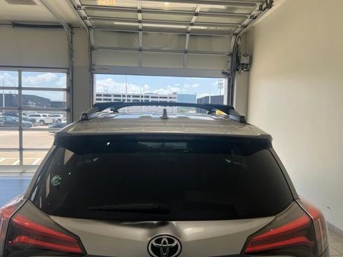 Used 2017 Toyota RAV4 LE FWD image 8